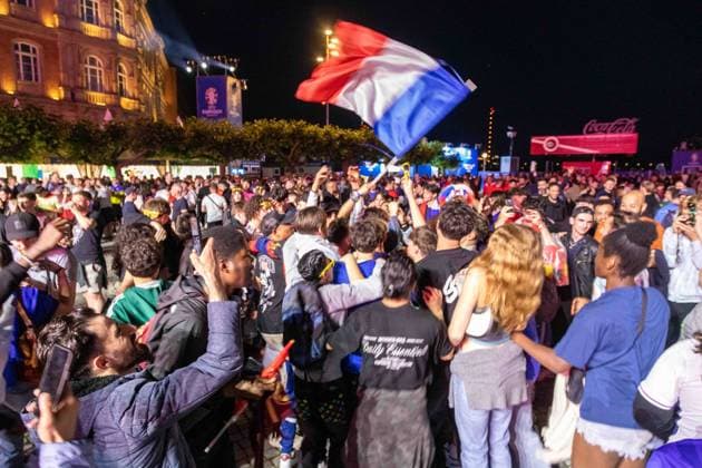 Fan Zone Burgplatz in Düsseldorf - Public Viewing: UEFA EURO, EM, Europameisterschaft,Fussball 2024 - Österreich gegen Frankreich; 17.06.2024 Fan Zone Burgplatz in Düsseldorf - Public Viewing: UEFA EURO 2024 - Österreich gegen Frankreich am 17.06.2024, Düsseldorf. - Copyright: xBEAUTIFULxSPORTS KennyxBeelex