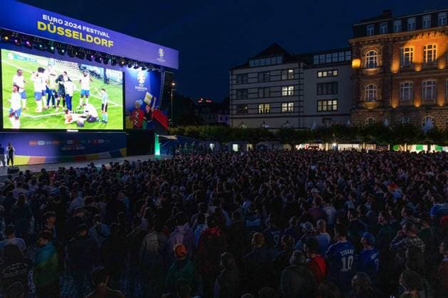 Fan Zone Burgplatz in Düsseldorf - Public Viewing: UEFA EURO, EM, Europameisterschaft,Fussball 2024 - Österreich gegen Frankreich; 17.06.2024 Fan Zone Burgplatz in Düsseldorf - Public Viewing: UEFA EURO 2024 - Österreich gegen Frankreich am 17.06.2024, Düsseldorf. - Copyright: xBEAUTIFULxSPORTS KennyxBeelex