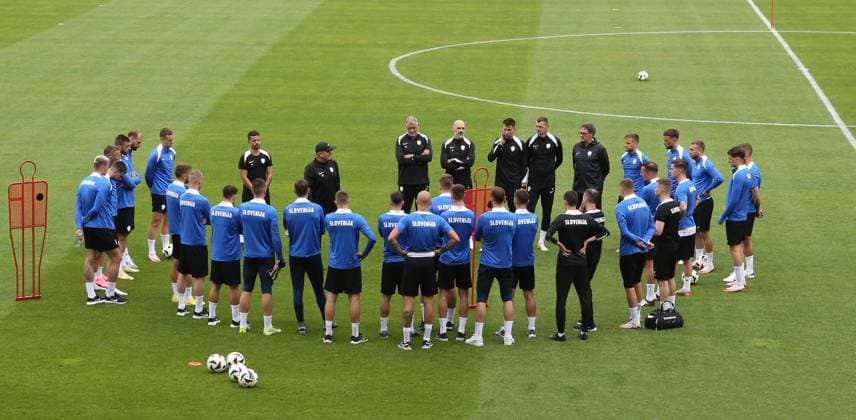 Euro 2024, Slowenische Nationalmannschaft, Base Camp in Wuppertal, 17.06.2024 - Mannschaft Slowenien beim Training im Stadion am Zoo in Wuppertal