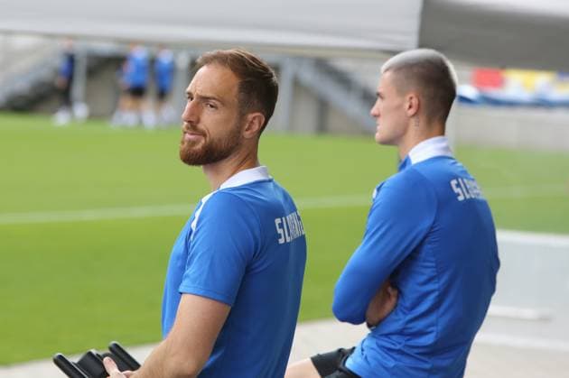 Euro 2024, Slowenische Nationalmannschaft, Base Camp in Wuppertal, 17.06.2024 - Jan Oblak und Benjamin Sesko ( Slowenien ) beim Training im Stadion am Zoo Wuppertal auf dem Heimtrainer