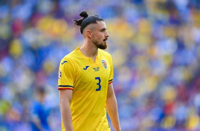 Radu Dragusin (Romania) schaut zu, UEFA EURO, EM, Europameisterschaft,Fussball 2024 - Group E, Romania vs Ukraine, Fussball Arena Muenchen am 17. June 2024 in Muenchen, Deutschland. (Foto von Silas Schueller DeFodi Images) Radu Dragusin (Romania) looks on, UEFA EURO 2024 - Group E, Romania vs Ukraine, Munich Football Arena on June 17, 2024 in Muenchen, Germany. (Photo by Silas Schueller DeFodi Images) Defodi-0582661681st