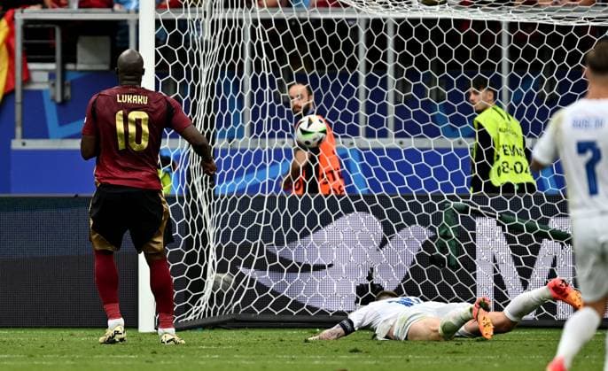 17.06.2024, xscotx, Fussball EM 2024, Belgien - Slowakei, emspor, v.l. Romelu Lukaku Bolingoli (Belgien Belgische Fußballnationalmannschaft Equipe de Belgique de football) Abseits Tor Abseitstor Frankfurt am Main