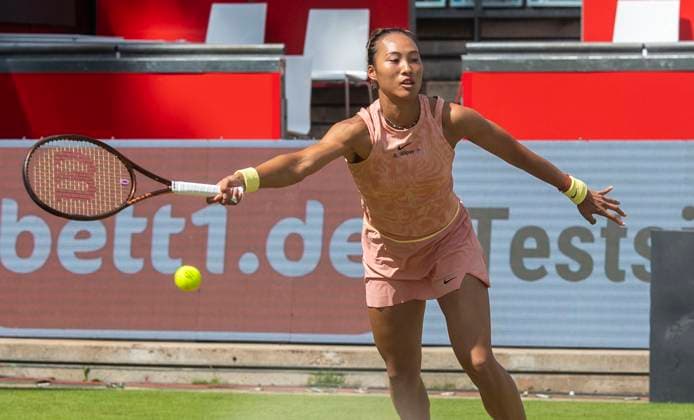 18.06.2024, WTA, Tennis Damen 500, Tennis, Damen, ecotrans Ladies Open 2024, Berlin, Einzel, 1. Runde, Naomi Osaka (Japan) - Qinwen Zheng (China) Qinwen Zheng (China) Berlin Steffi-Graf-Stadion Berlin Deutschland