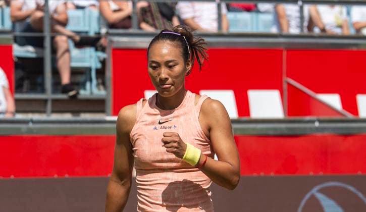 18.06.2024, WTA, Tennis Damen 500, Tennis, Damen, ecotrans Ladies Open 2024, Berlin, Einzel, 1. Runde, Naomi Osaka (Japan) - Qinwen Zheng (China) Qinwen Zheng (China) Berlin Steffi-Graf-Stadion Berlin Deutschland
