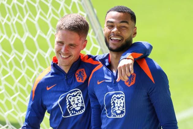 2024-06-18 Training Session Netherlands WOLFSBURG, GERMANY - JUNE 18: Joey Veerman of the Netherlands and Cody Gakpo of the Netherlands during a training session prior to the Group D - UEFA EURO, EM, Europameisterschaft,Fussball 2024 match between Netherlands and France at AOK Stadium on June 18, 2024 in Wolfsburg, Germany. (Photo by Peter Lous BSR Agency) Wolfsburg Germany Content not available for redistribution in The Netherlands directly or indirectly through any third parties. Copyright: xBSRxAgencyx