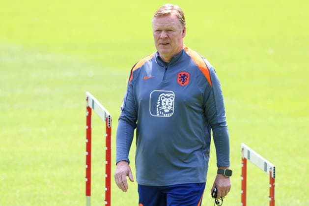 2024-06-18 Training Session Netherlands WOLFSBURG, GERMANY - JUNE 18: Coach Ronald Koeman of the Netherlands during a training session prior to the Group D - UEFA EURO, EM, Europameisterschaft,Fussball 2024 match between Netherlands and France at AOK Stadium on June 18, 2024 in Wolfsburg, Germany. (Photo by Peter Lous BSR Agency) Wolfsburg Germany Content not available for redistribution in The Netherlands directly or indirectly through any third parties. Copyright: xBSRxAgencyx