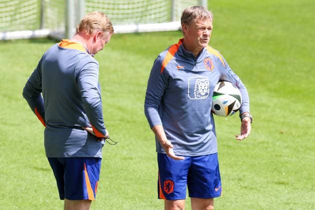 2024-06-18 Training Session Netherlands WOLFSBURG, GERMANY - JUNE 18: Coach Ronald Koeman of the Netherlands and assistant coach Erwin Koeman of the Netherlands during a training session prior to the Group D - UEFA EURO, EM, Europameisterschaft,Fussball 2024 match between Netherlands and France at AOK Stadium on June 18, 2024 in Wolfsburg, Germany. (Photo by Peter Lous BSR Agency) Wolfsburg Germany Content not available for redistribution in The Netherlands directly or indirectly through any third parties. Copyright: xBSRxAgencyx