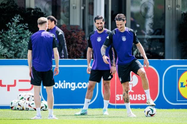 UEFA EURO 2024: Abschlusstraining Deutschland; 18.06.2024 Robin Koch (Deutschland, 24) am Ball UEFA EURO 2024: Abschlusstraining Deutschland vor dem Spiel gegen Ungarn; Herzobase, Herzogenaurach am 18.06.2024 Copyright: xBEAUTIFULxSPORTS Wunderlx