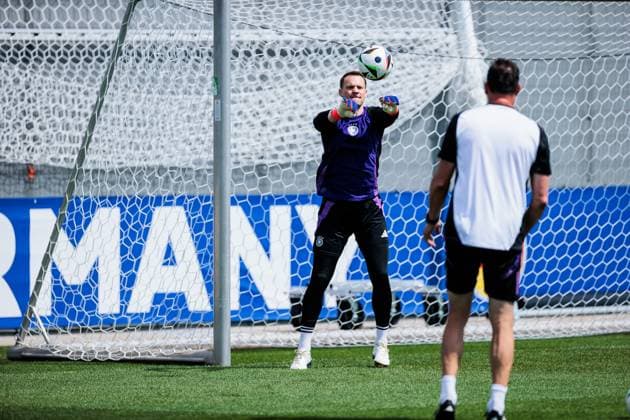 Sport Bilder des Tages UEFA EURO 2024: Abschlusstraining Deutschland; 18.06.2024 Manuel Neuer (Deutschland, 1) im Torwarttraining UEFA EURO 2024: Abschlusstraining Deutschland vor dem Spiel gegen Ungarn; Herzobase, Herzogenaurach am 18.06.2024 Copyright: xBEAUTIFULxSPORTS Wunderlx