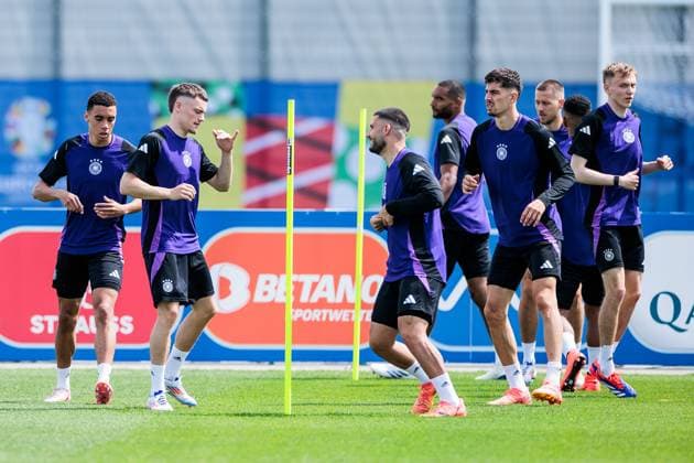 UEFA EURO 2024: Abschlusstraining Deutschland; 18.06.2024 Warm Up Jamal Musiala (Deutschland, 10), Florian Wirtz (Deutschland, 17) UEFA EURO 2024: Abschlusstraining Deutschland vor dem Spiel gegen Ungarn; Herzobase, Herzogenaurach am 18.06.2024 Copyright: xBEAUTIFULxSPORTS Wunderlx