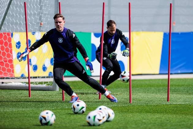 UEFA EURO 2024: Abschlusstraining Deutschland; 18.06.2024 Marc-Andre ter Stegen (Deutschland, 22), Oliver Baumann (Deutschland, 12) im Torwarttraining UEFA EURO 2024: Abschlusstraining Deutschland vor dem Spiel gegen Ungarn; Herzobase, Herzogenaurach am 18.06.2024 Copyright: xBEAUTIFULxSPORTS Wunderlx