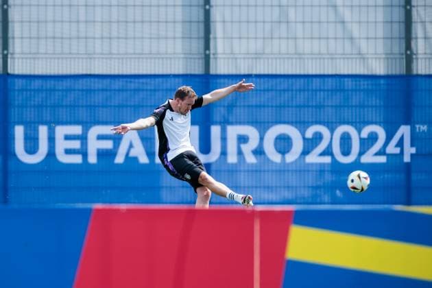 UEFA EURO 2024: Abschlusstraining Deutschland; 18.06.2024 Julian Nagelsmann (Trainer, Bundestrainer Deutschland) schießt UEFA EURO 2024: Abschlusstraining Deutschland vor dem Spiel gegen Ungarn; Herzobase, Herzogenaurach am 18.06.2024 Copyright: xBEAUTIFULxSPORTS Wunderlx