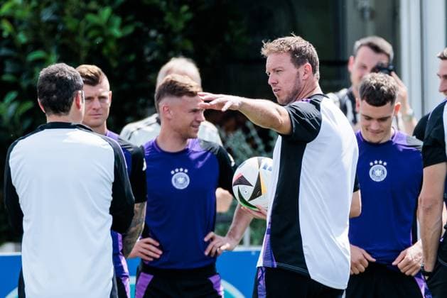 UEFA EURO 2024: Abschlusstraining Deutschland; 18.06.2024 Julian Nagelsmann (Trainer, Bundestrainer Deutschland) gestikuliert UEFA EURO 2024: Abschlusstraining Deutschland vor dem Spiel gegen Ungarn; Herzobase, Herzogenaurach am 18.06.2024 Copyright: xBEAUTIFULxSPORTS Wunderlx