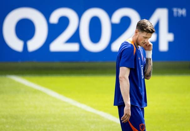 WOLFSBURG - Wout Weghorst during a training session of the Dutch national team, Nationalteam at the AOK Stadium on June 18, 2024 in Wolfsburg, Germany. The Dutch national team is preparing for the group match at the European Football Championship in Germany against France. ANP KOEN VAN WEEL UEFA EURO, EM, Europameisterschaft,Fussball 2024 Germany 2024 xVIxANPxSportx xxANPxIVx 501402041 originalFilename: 501402041.jpg