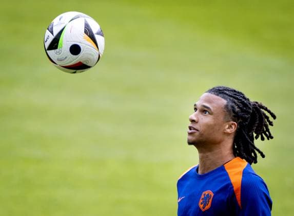 WOLFSBURG - Nathan Ake during a training session of the Dutch national team, Nationalteam at the AOK Stadium on June 18, 2024 in Wolfsburg, Germany. The Dutch national team is preparing for the group match at the European Football Championship in Germany against France. ANP KOEN VAN WEEL UEFA EURO, EM, Europameisterschaft,Fussball 2024 Germany 2024 xVIxANPxSportx xxANPxIVx 501402063 originalFilename: 501402063.jpg