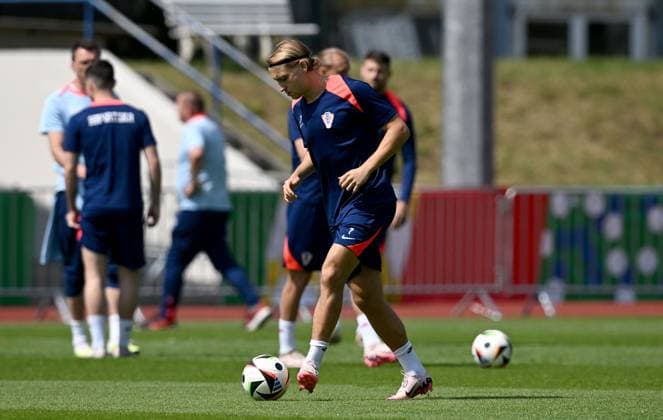 Croatia Training Session And press conference, PK, Pressekonferenz Group B - UEFA EURO, EM, Europameisterschaft,Fussball 2024 NEURUPPIN, GERMANY - JUNE 18: Lovro Majer of Croatia during Croatian National Football Team training session at UEFA 2024 Croatia Base Camp on June 18, 2024 in Neuruppin, Germany. MarkoxLukunic PIXSELL