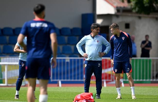 Croatia Training Session And press conference, PK, Pressekonferenz Group B - UEFA EURO, EM, Europameisterschaft,Fussball 2024 NEURUPPIN, GERMANY - JUNE 18: Croatia Head Coach Zlatko Dalic speaks with Luka Sucic of Croatia during Croatian National Football Team training session at UEFA 2024 Croatia Base Camp on June 18, 2024 in Neuruppin, Germany. MarkoxLukunic PIXSELL