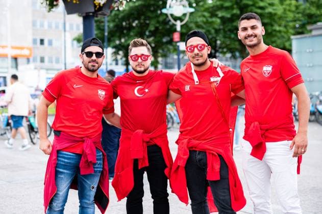 18.06.2024 - Fußball, Europameisterschaft 2024 in Deutschland, Fans in Dortmund Türkei - Georgien: Türkische Fans mittags vor dem Spiel in der Innenstadt.