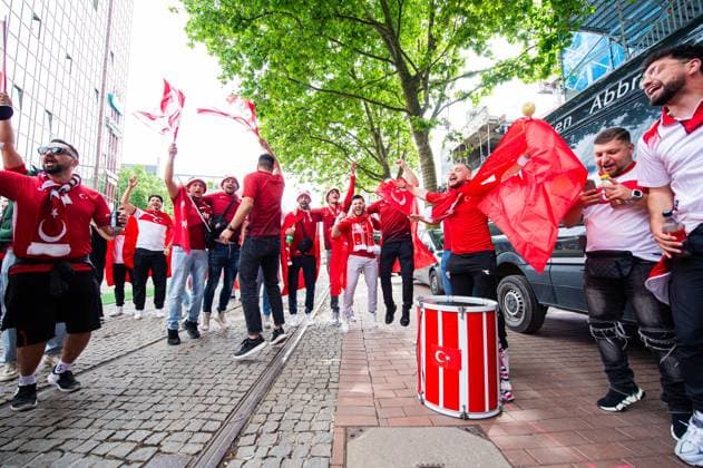 18.06.2024 - Fußball, Europameisterschaft 2024 in Deutschland, Fans in Dortmund Türkei - Georgien: Türkische Fans mittags vor dem Spiel in der Innenstadt.