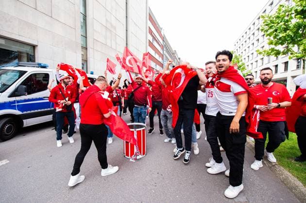 18.06.2024 - Fußball, Europameisterschaft 2024 in Deutschland, Fans in Dortmund Türkei - Georgien: Türkische Fans mittags vor dem Spiel in der Innenstadt.