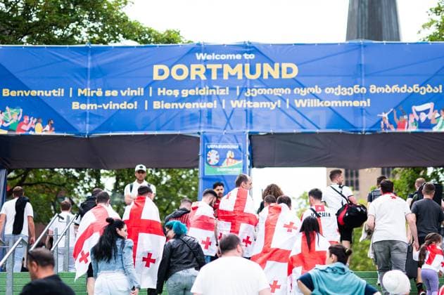 18.06.2024 - Fußball, Europameisterschaft 2024 in Deutschland, Fans in Dortmund Türkei - Georgien: Georgische Fans mittags vor dem Spiel in der Innenstadt.