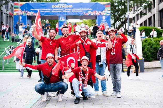 18.06.2024 - Fußball, Europameisterschaft 2024 in Deutschland, Fans in Dortmund Türkei - Georgien: Türkische Fans mittags vor dem Spiel in der Innenstadt.