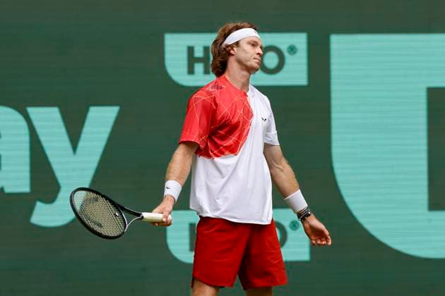 Andrey Rublev (Russia) schaut enttaeuscht, TERRA WORTMANN Open 2024, Marcos Giron vs Andrey Rublev, Gerry-Weber-Stadion, 18.06.2024, Halle, Deutschland.