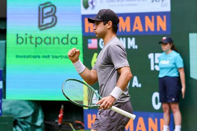 Marcos Giron (USA) jubelt, TERRA WORTMANN Open 2024, Marcos Giron vs Andrey Rublev, Gerry-Weber-Stadion, 18.06.2024, Halle, Deutschland.