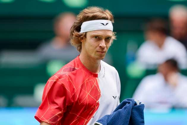 Andrey Rublev (Russia) schaut, TERRA WORTMANN Open 2024, Marcos Giron vs Andrey Rublev, Gerry-Weber-Stadion, 18.06.2024, Halle, Deutschland.
