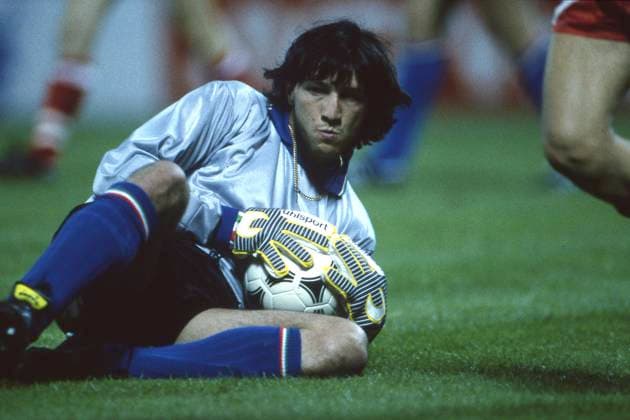 Archivbilder der Woche SPORT KW25 Torwart Walter ZENGA (ITA), Italien (ITA) - Daenemark (DEN) 2:0, Fussball EM EURO 1988 in Deutschland, 17.06.1988 im Muengersdorfer Stadion Koeln, *** Goalkeeper Walter ZENGA ITA , Italy ITA Denmark DEN 2 0, Soccer EURO 1988 in Germany, 17 06 1988 at Muengersdorfer Stadion Koeln,