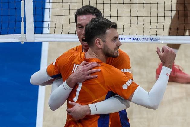 (240618) -- PASAY CITY, June 18, 2024 -- Gijs Jorna (front) of the Netherlands celebrate after scoring during the match between Brazil and the Netherlands at the Men s Volleyball Nations League (VNL) 2024 in Pasay City, the Philippines, on June 18, 2024. ) (SP)THE PHILIPPINES-VOLLEYBALL-NATIONS LEAGUE-MEN-BRAZIL VS THE NETHERLANDS ROUELLExUMALI 