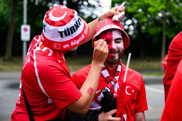 240618 Fans of Türkiye ahead of the UEFA EURO, EM, Europameisterschaft,Fussball 2024 Football Championship match between Türkiye and Georgia on June 18, 2024 in Dortmund. Photo: Jesper Zerman BILDBYRAN kod JZ JZ0541 fotboll football soccer fotball fotbolls-em europamästerskap em uefa euro uefa european football championship euro 2024 türkiye georgien georgia bbeng turkiet turkey publik Copyright: JESPERxZERMAN BB240618JZ003