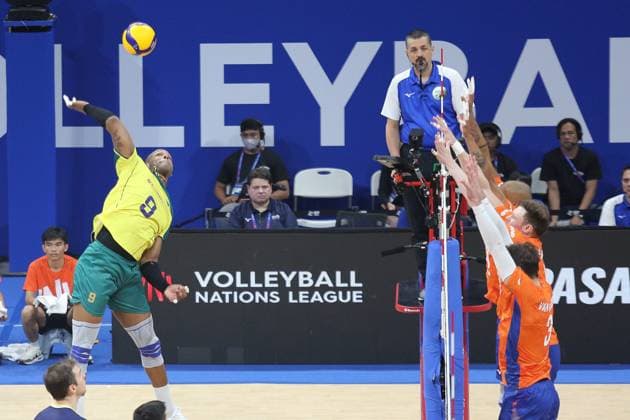 PH: Brazil Outlasts Netherlands in Four Sets during VNL 2024 Match Ricardo Lucarelli Souza 18, Yellow of Brasil spikes the ball over his opponents from the Netherlands. Pasay City Metro Manila Philippines Copyright: DennisxJeromexAcosta