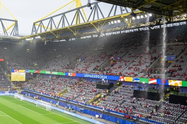 GER, EURO 2024, Group F, Türkei (Tur) vs Georgien (GEO) 18.06.2024, BVB Stadium Dortmund, Dortmund, GER, EURO 2024, Group F, Türkei (Tur) vs Georgien (GEO) Im Bild: Sinflutartiger Regen über dem Stadion in Dortmund Wetter, Regen, Starkregen,