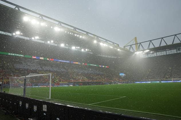 A general view as the rain pours down Turkiye v Georgia, UEFA European Championship, EM, Europameisterschaft 2024, Group F, Football, BVB Stadion, Dortmund, Germany, 18 Jun 2024 EDITORIAL USE ONLY No use with unauthorised audio, video, data, fixture lists, club league logos or live services. Online in-match use limited to 120 images, no video emulation. No use in betting, games or single club league player publications.  Copyright: xPaulxCurrie Shutterstockx 14543470x