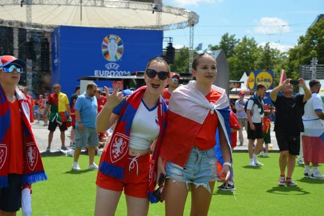 Czech Republic fans in the center of Leipzig during UEFA EURO, EM, Europameisterschaft,Fussball 2024 - Portugal vs Czech Republic, UEFA European Football Championship in Leipzig, Germany, June 18 2024  Copyright: xPasqualexGolia IPAxSportx xipa-ax xx IPA_47244409 IPA_Agency_IPA47244409