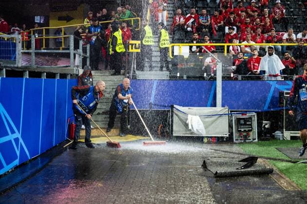 240618 General view as rain falls inside the stadium ahead of the UEFA EURO, EM, Europameisterschaft,Fussball 2024 Football Championship match between Türkiye and Georgia on June 18, 2024 in Dortmund. Photo: Jesper Zerman BILDBYRAN kod JZ JZ0541 fotboll football soccer fotball fotbolls-em europamästerskap em uefa euro uefa european football championship euro 2024 türkiye georgien georgia bbeng turkiet turkey Copyright: JESPERxZERMAN BB240618JZ011