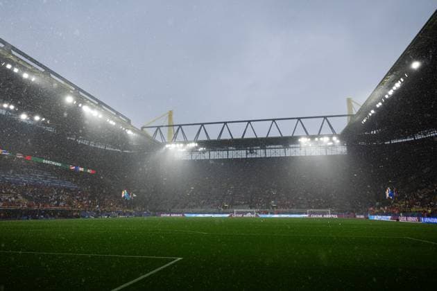 240618 General view as rain falls inside the stadium ahead of the UEFA EURO, EM, Europameisterschaft,Fussball 2024 Football Championship match between Türkiye and Georgia on June 18, 2024 in Dortmund. Photo: Jesper Zerman BILDBYRAN kod JZ JZ0541 fotboll football soccer fotball fotbolls-em europamästerskap em uefa euro uefa european football championship euro 2024 türkiye georgien georgia bbeng turkiet turkey Copyright: JESPERxZERMAN BB240618JZ024