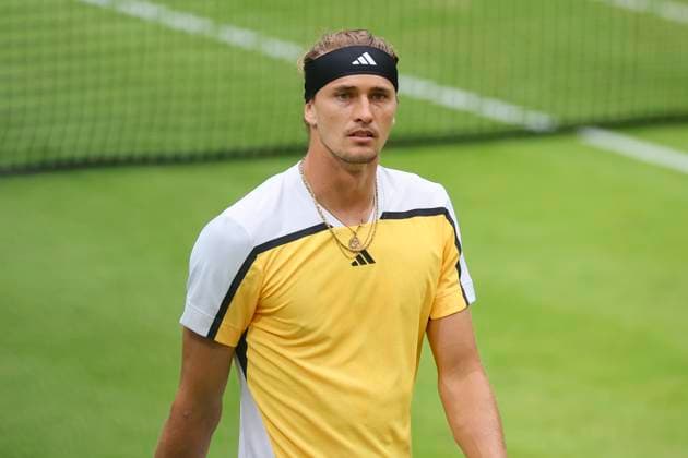 Alexander Zverev (Germany) schaut, TERRA WORTMANN Open 2024, Oscar Otte vs Alexander Zverev, Gerry-Weber-Stadion, 18.06.2024, Halle, Deutschland.