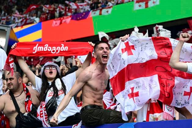 Fans Georgien, Türkei vs. Georgien, Fussball, UEFA EURO, EM, Europameisterschaft,Fussball 2024, Gruppenphase, 1. Spieltag, 18.06.2024 Dortmund Nordrhein-Westfalen Deutschland