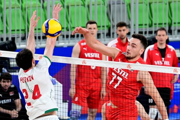 Volleyball, Nations League, Bulgarien - Türkei Ljubljana, Slovenia, June 18st 2024: Bedirhan Bulbul of Turkey (R) in action against Iliya Petkov of Bulgaria (L) during the FIVB Men s Volleyball Nations League match between Bulgaria and Turkey at Arena Stozice, Ljubljana, Slovenia. (Igor Kupljenik SPP) Copyright: xIgorxKupljenikx xSPPx spp-en-IgKuSp-IKO_0341
