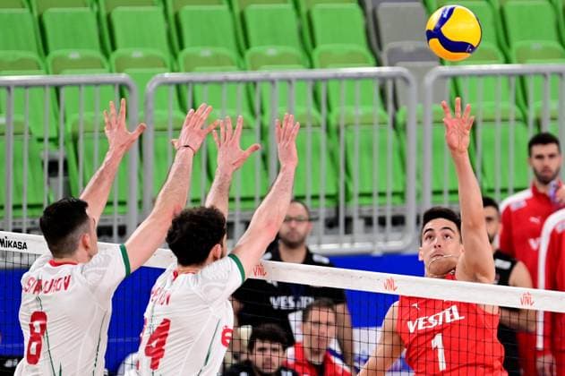 Volleyball, Nations League, Bulgarien - Türkei Ljubljana, Slovenia, June 18st 2024: Kaan Gurbuz of Turkey (R) in action against Asparuh Asparuhov of Bulgaria (L) during the FIVB Men s Volleyball Nations League match between Bulgaria and Turkey at Arena Stozice, Ljubljana, Slovenia. (Igor Kupljenik SPP) Copyright: xIgorxKupljenikx xSPPx spp-en-IgKuSp-IKO_0347
