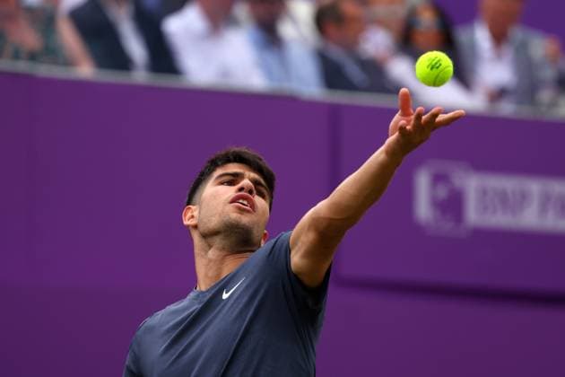 Sport Themen der Woche KW25 18th June 2024; Cinch Championships, Queens Club, West Kensington, London, England: Cinch Championships Queens Club, Day 2; Carlos Alcaraz (ESP) serves to Francisco Cerundolo (ARG), mens singles match  ActionPlus12656374 JohnxPatrickxFletcher