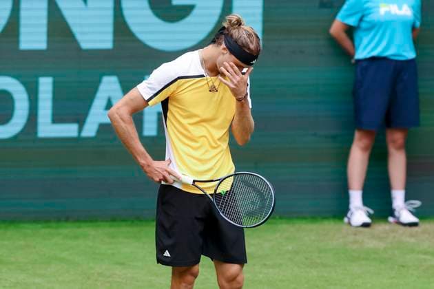 Alexander Zverev (Germany) schaut enttaeuscht, TERRA WORTMANN Open 2024, Oscar Otte vs Alexander Zverev, Gerry-Weber-Stadion, 18.06.2024, Halle, Deutschland.