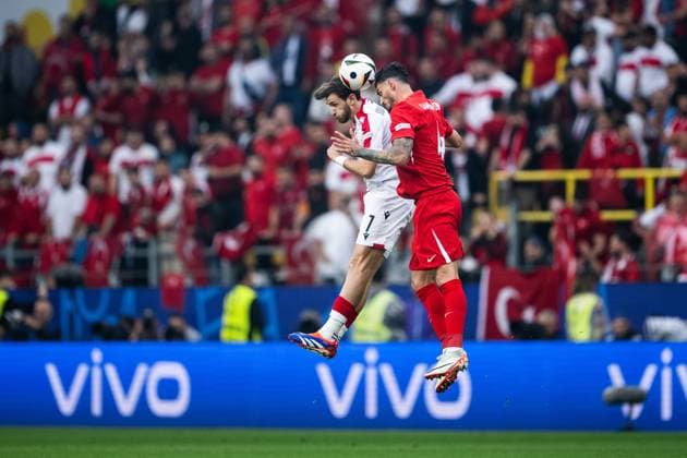 Sport Bilder des Tages 240618 Khvicha Kvaratskhelia of Georgia and Samet Akaydin of Türkiye during the UEFA EURO, EM, Europameisterschaft,Fussball 2024 Football Championship match between Türkiye and Georgia on June 18, 2024 in Dortmund. Photo: Jesper Zerman BILDBYRAN kod JZ JZ0541 fotboll football soccer fotball fotbolls-em europamästerskap em uefa euro uefa european football championship euro 2024 türkiye georgien georgia bbeng turkiet turkey Copyright: JESPERxZERMAN BB240618JZ049