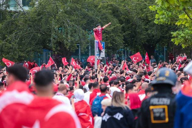 18.06.2024, Fussball, Europameisterschaft 2024, EM2024, Türkei - Georgien, Fans der Türkei feiern in Dortmund, Dortmund Innenstadt NRW Deutschland xRHR-FOTO DEx Copyright: DennisxEwert RHR-FOTOx RHR-FOTO DE