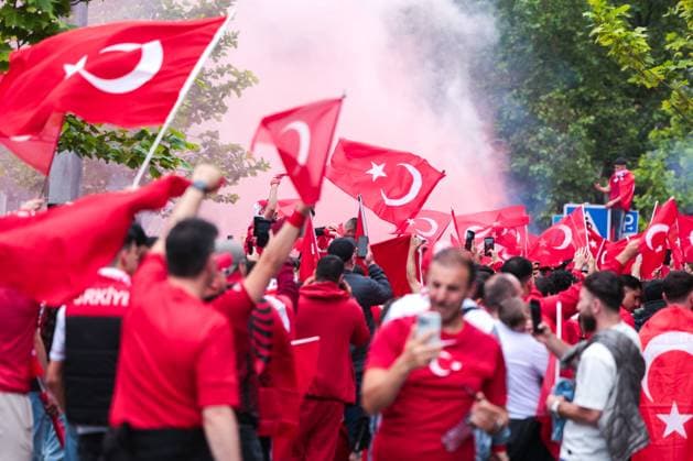 18.06.2024, Fussball, Europameisterschaft 2024, EM2024, Türkei - Georgien, Fans der Türkei feiern in Dortmund, Dortmund Innenstadt NRW Deutschland xRHR-FOTO DEx Copyright: DennisxEwert RHR-FOTOx RHR-FOTO DE