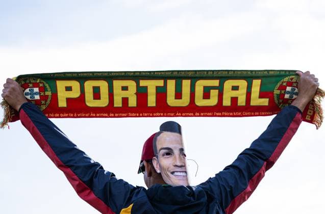 240618 A fan of Portugal with a Cristiano Ronaldo mask outside the arena ahead of the UEFA EURO, EM, Europameisterschaft,Fussball 2024 Football Championship match between Portugal and Czech Republic on June 18, 2024 in Leipzig. Photo: Mathias Bergeld BILDBYRAN kod MB MB0938 fotboll football soccer fotball fotbolls-em europamästerskap em uefa euro uefa european football championship euro 2024 portugal tjeckien czech republic bbeng publik Copyright: MATHIASxBERGELD BB240618MB010