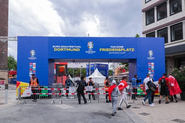 18.06.2024, Fussball, Europameisterschaft 2024, EM2024, Türkei - Georgien, Fans der Türkei feiern in Dortmund, Fanzonen bleiben wegen einer Unwetterwarnung geschlossen, Dortmund Innenstadt NRW Deutschland xRHR-FOTO DEx Copyright: DennisxEwert RHR-FOTOx RHR-FOTO DE