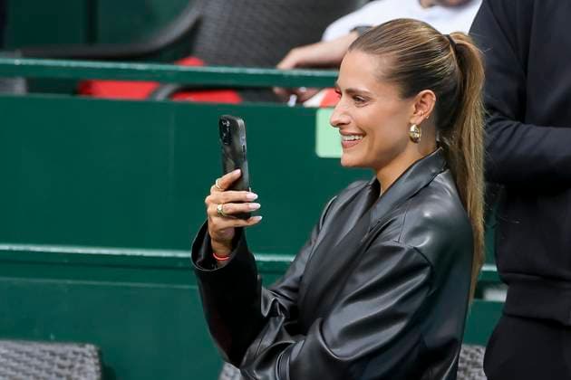 Sophia Thomalla (Schauspielerin und Freundin von Alexander Zverev) lacht, TERRA WORTMANN Open 2024, Oscar Otte vs Alexander Zverev, Gerry-Weber-Stadion, 18.06.2024, Halle, Deutschland.